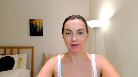 Mia online show from December 21, 4:36 pm