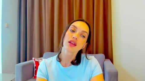 Mia online show from November 5, 9:22 am