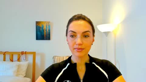 Mia online show from January 7, 10:11 am