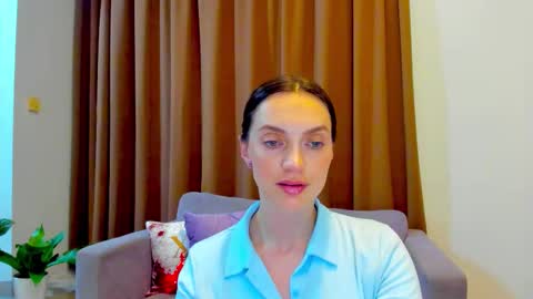 Mia online show from October 15, 11:22 am