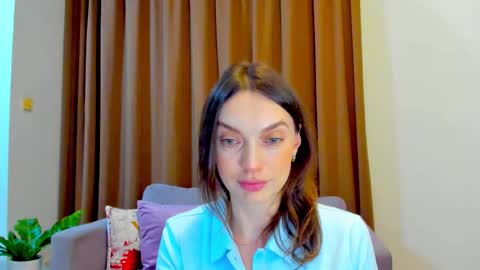 Mia online show from October 5, 12:02 pm