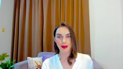 Mia online show from October 18, 2:43 pm