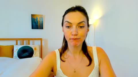 Mia online show from December 19, 10:56 am