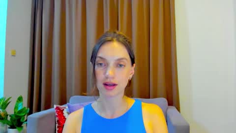 Mia online show from November 3, 1:23 pm