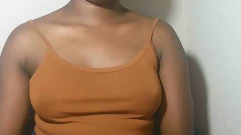 lovelylarra online show from February 27, 8:12 pm