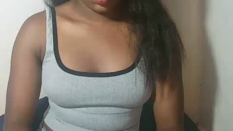 lovelylarra online show from March 4, 9:06 am