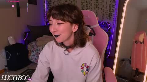 lovelylittlelucyy online show from July 17, 12:23 am