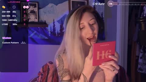 lovelylittlelucyy online show from December 21, 8:10 pm
