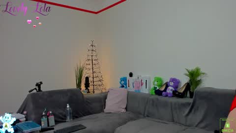Lola online show from December 1, 8:55 pm