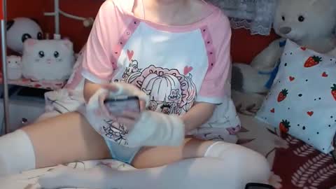 Snapshot of lovelynekochan chatting on February 20, 1:25 am Lisa Cherry online show from February 20, 1:25 am