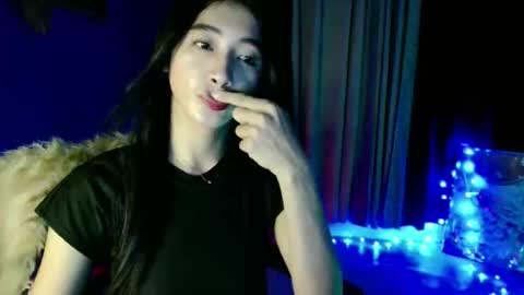 lovelypetite143 online show from March 24, 8:31 am