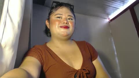 Snapshot of lovelypinaychubsx chatting on December 30, 3:47 am lovely online show from December 30, 3:47 am