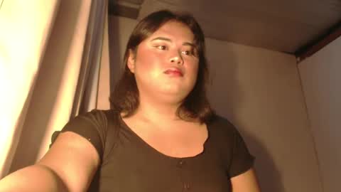 Snapshot of lovelypinaychubsx chatting on December 30, 2:40 pm lovely online show from December 30, 2:40 pm