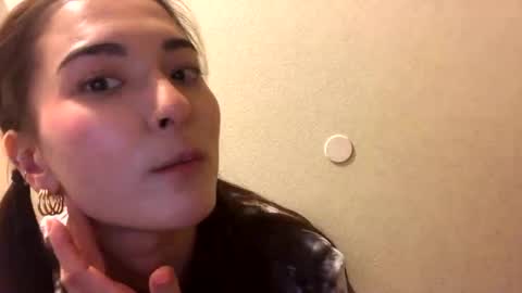 Queen Aria  online show from December 19, 9:06 pm