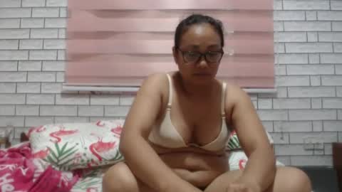 Snapshot of lovelyquey chatting on March 8, 10:43 am Angelquey online show from March 8, 10:43 am