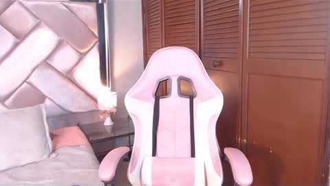 Ashley  online show from February 18, 6:15 pm