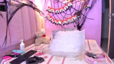 L O V E  online show from October 22, 12:07 pm