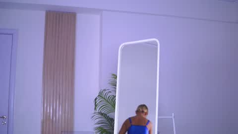 Snapshot of lovingblondie chatting on February 9, 4:46 am Nora online show from February 9, 4:46 am