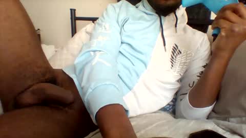 lowkeyme28 online show from February 11, 4:11 pm