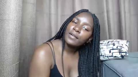 loyalcutie online show from December 7, 7:10 am