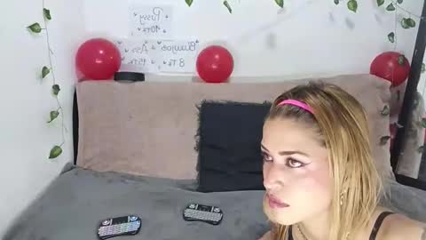 lu_pink online show from May 16, 12:48 pm