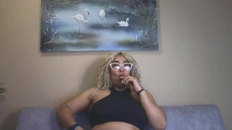 luana_curly online show from April 24, 3:41 am