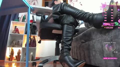 Snapshot of luanadabbraccio_ chatting on September 9, 4:51 pm luanadabbraccio_ online show from September 9, 4:51 pm
