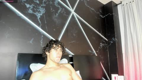 Luca Ferrer online show from October 25, 2:01 am