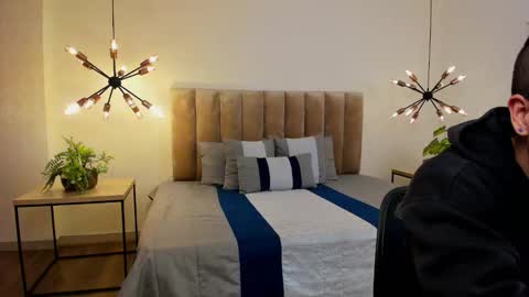 luca_morettii online show from September 29, 12:15 pm