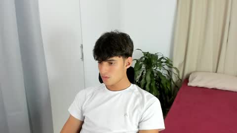 lucacosta19 online show from April 28, 8:13 pm