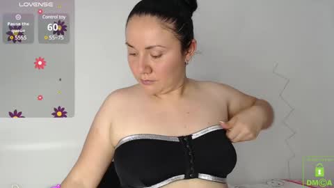 Snapshot of lucia_floress chatting on February 19, 7:26 pm Anna online show from February 19, 7:26 pm