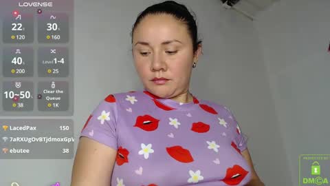 Snapshot of lucia_floress chatting on March 8, 1:17 am Anna online show from March 8, 1:17 am