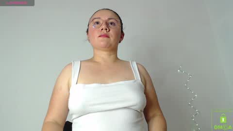 Snapshot of lucia_floress chatting on February 7, 7:27 pm Anna online show from February 7, 7:27 pm