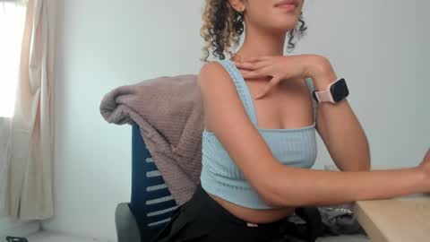 Lucia online show from April 20, 8:45 pm