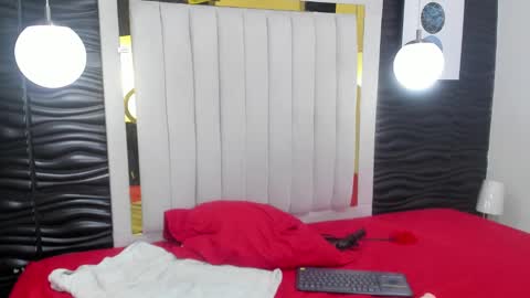 Lucia Vonne online show from February 20, 5:30 pm