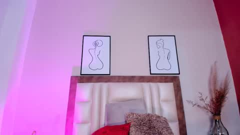 Snapshot of luciaferrero chatting on February 20, 12:30 am LuciaFerrero online show from February 20, 12:30 am