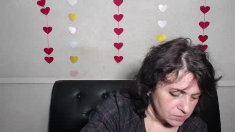 LuciaMi online show from February 7, 9:05 am