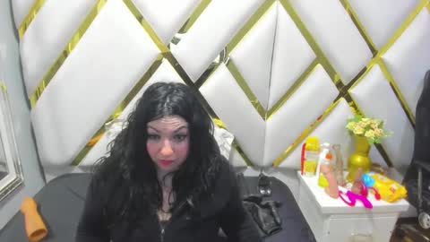 Luci online show from February 3, 8:35 pm