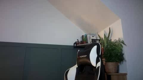 Snapshot of luciancrowe chatting on September 9, 10:10 pm Lucian online show from September 9, 10:10 pm