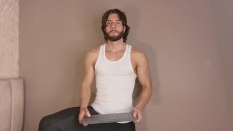 Luciano online show from November 3, 9:05 pm