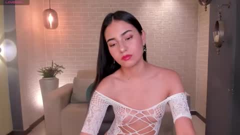 Lucie Martin online show from February 24, 8:01 pm