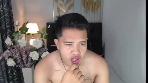 Luciferhotcum online show from February 8, 8:10 pm