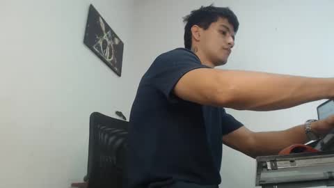 Snapshot of lucifferr_ chatting on February 21, 6:04 pm leonel online show from February 21, 6:04 pm