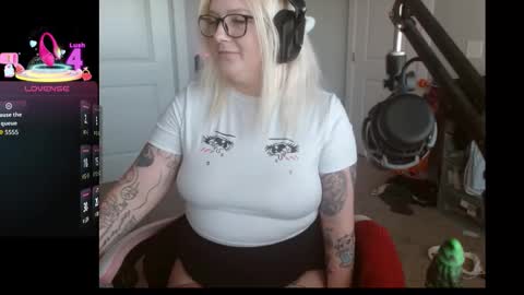 lucigooseygonewild online show from October 17, 8:35 pm