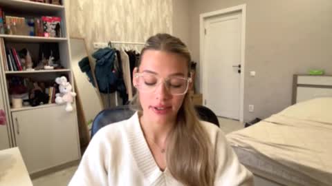 Emilia online show from September 26, 7:38 am