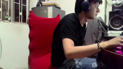 luckk_ online show from May 11, 5:14 am