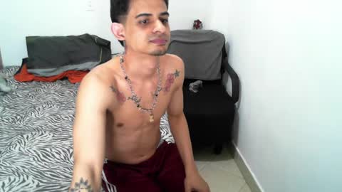 Snapshot of lucky_badboy chatting on February 7, 3:13 am Lucky online show from February 7, 3:13 am