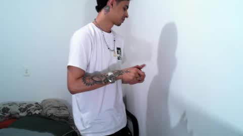 Snapshot of lucky_badboy chatting on February 19, 12:46 am Lucky online show from February 19, 12:46 am
