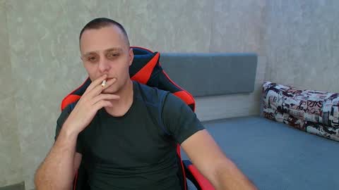 Snapshot of lucky_guy99 chatting on December 16, 10:34 pm Ethan online show from December 16, 10:34 pm