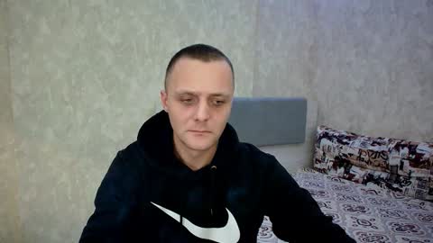 Snapshot of lucky_guy99 chatting on December 3, 1:25 am Ethan online show from December 3, 1:25 am